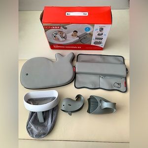 Skip Hop Moby Baby Bath Set with 4 pcs (Spout Cover, Kneeler, Elbow Pad, Rinser)